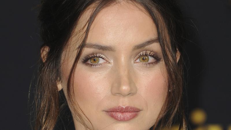 Tom Cruise nu se uită la bani când vine vorba de Ana de Armas. Suma impresionantă pe care a plătit-o ca să o ducă la aeroport