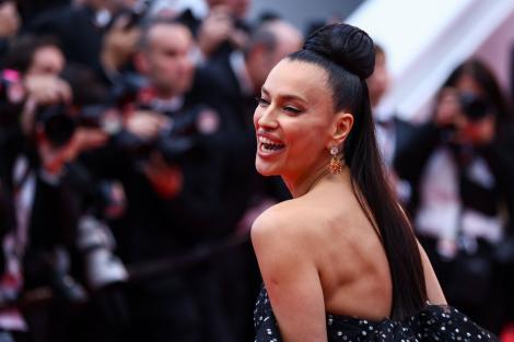 Cannes 2025:Rochia Irinei Shayk purtată este cât se poate de decentă, dar,cu toate acestea, tot a încălcat regulile. Cum e posibil