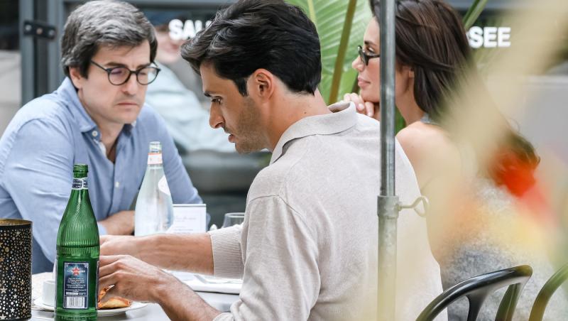 Festivalul de Film de la Cannes a atras o sumedenie de vedete. Carlos Sainz Jr. a pășit pe covorul roșu într-o companie selectă