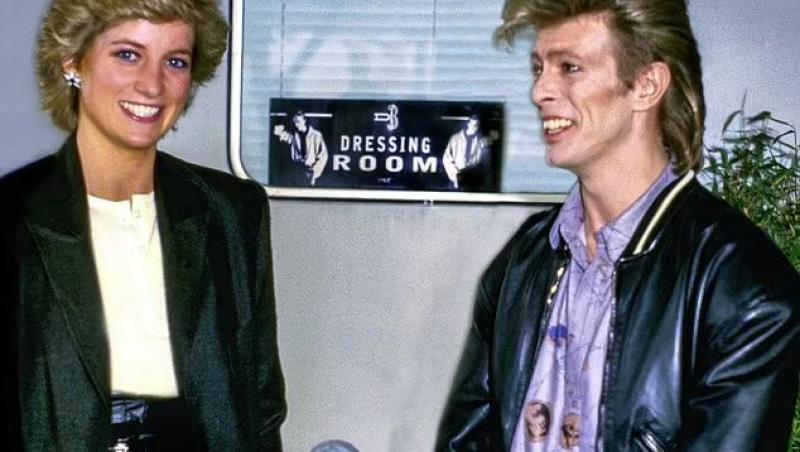 Prințesa Diana îmbrăcată casual cu o jachetă neagră alături de David Bowie