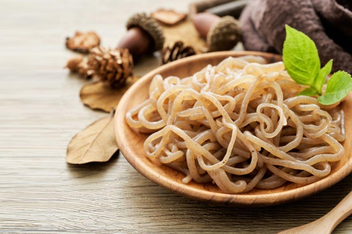 Ce sunt tăiețeii Shirataki și cum se  folosesc. Nu au gluten și nici calorii