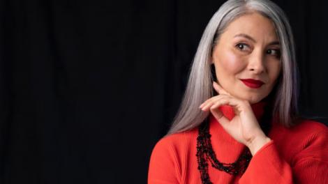 (P) Culorile părului care te &icirc;ntineresc. Ce nuanțe să alegi &icirc;n funcție de v&acirc;rstă