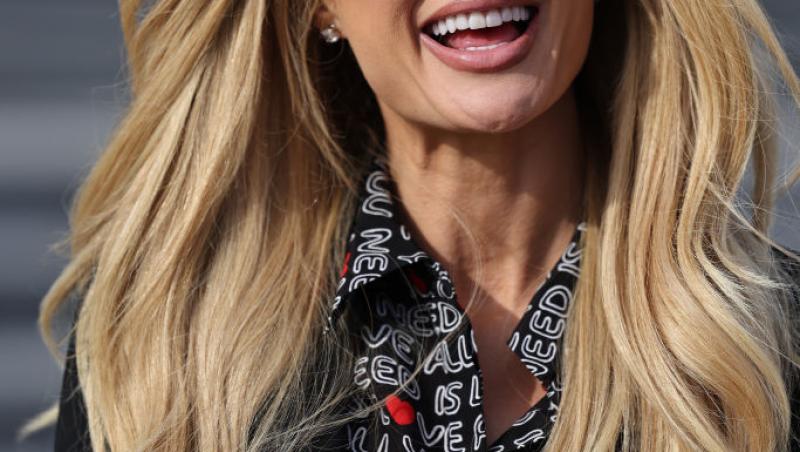 Paris Hilton, mesaj pentru fanii români. Vedeta a fost invitată la festivalul IntenCity de la Craiova