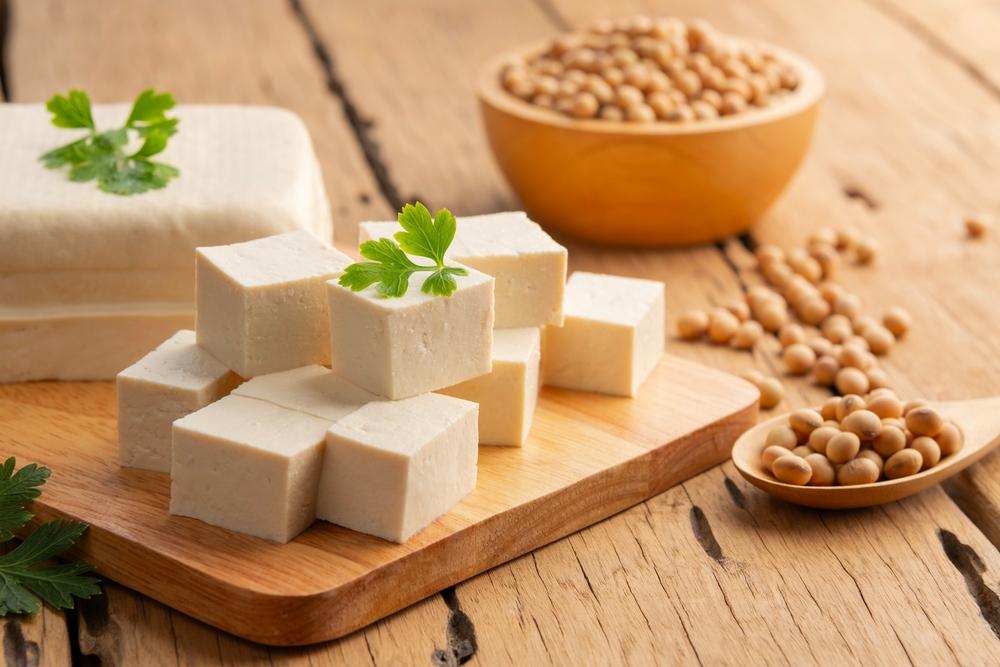 Ce beneficii are brânza tofu. Cum poți să o consumi