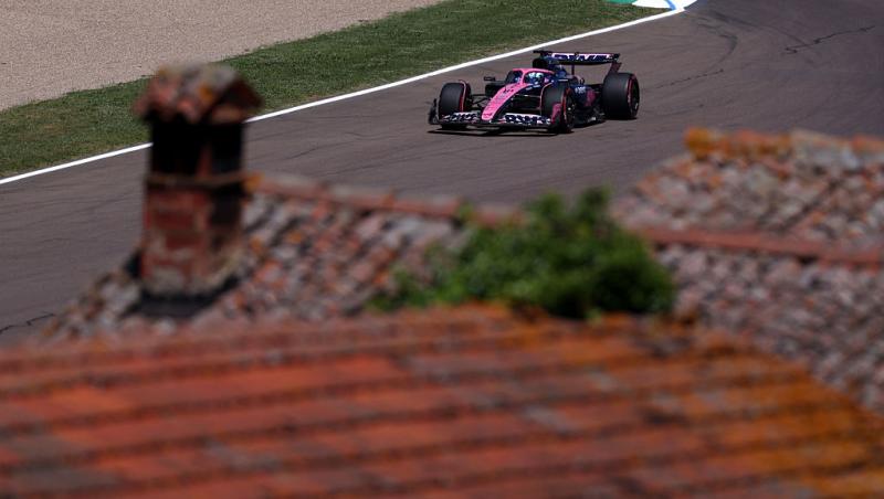 Urmărește acum calificările din Formula 1™ de la Imola. Bătălia pentru pole position este LIVE în AntenaPLAY și pe Antena 3 CNN