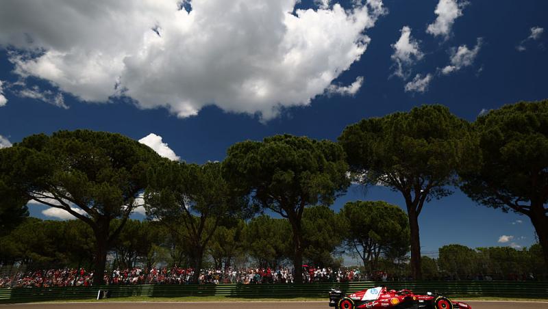 Urmărește acum calificările din Formula 1™ de la Imola. Bătălia pentru pole position este LIVE în AntenaPLAY și pe Antena 3 CNN