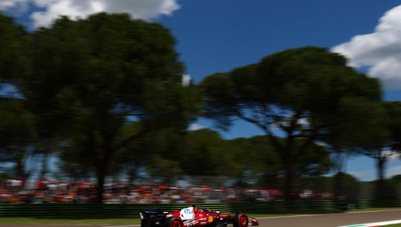 Urmărește acum calificările din Formula 1™ de la Imola. Bătălia pentru pole position este LIVE în AntenaPLAY și pe Antena 3 CNN