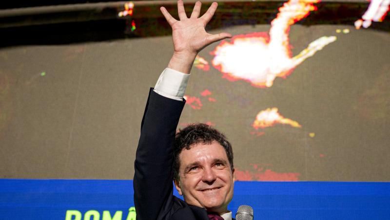 Cum a apărut Nicușor Dan la secția de votare pentru alegerile prezidențiale 2025, turul 2. Ce ținută a ales Mirabela Grădinaru