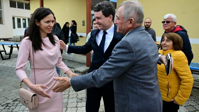 Cum a apărut Nicușor Dan la secția de votare pentru alegerile prezidențiale 2025, turul 2. Ce ținută a ales Mirabela Grădinaru