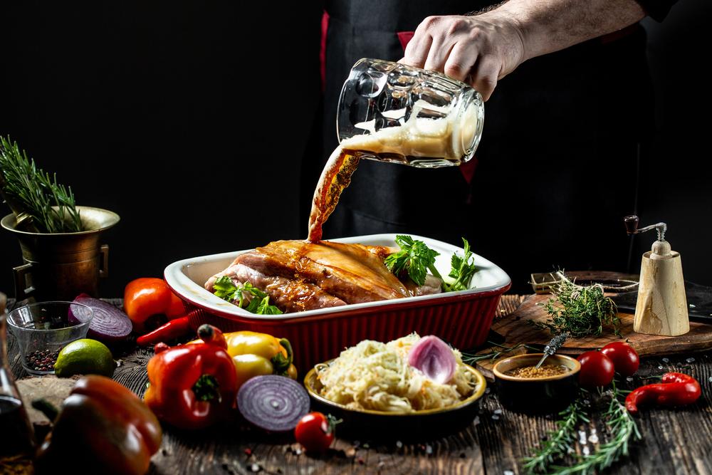 Friptură de porc cu bere. Rețeta și pașii pentru o carne fragedă și gustoasă