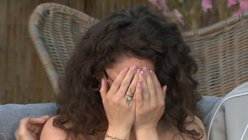 Domnul Ion, tatăl Lilianei, a intervenit telefonic la Mireasa, Capriciile Iubirii. Acesta consideră că întreaga casă este împotriva fiicei sale.