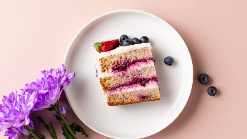 felie dintr-un tort din cozonac