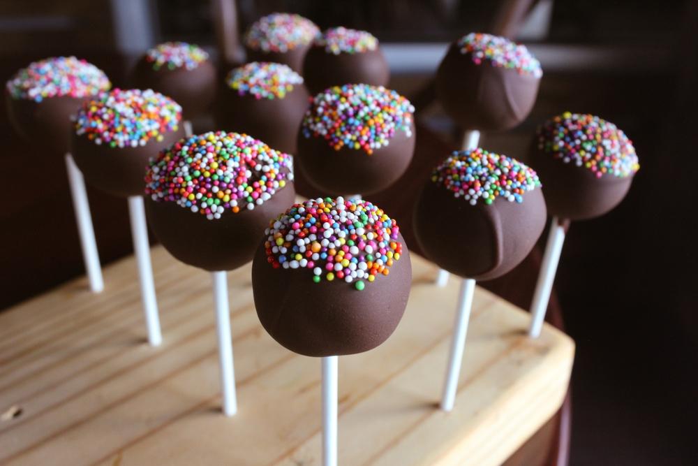 Pop tarts din cozonac pe un suport de lemn