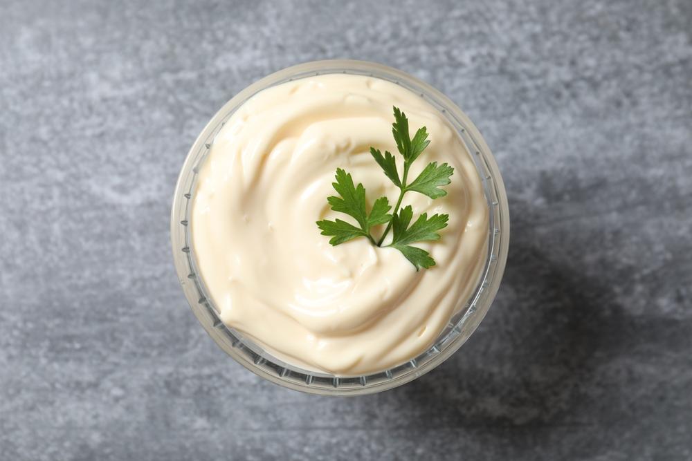 Maioneză cu iaurt pentru salata de boeuf. Cum se prepară și de ce ai nevoie ca să iasă perfectă