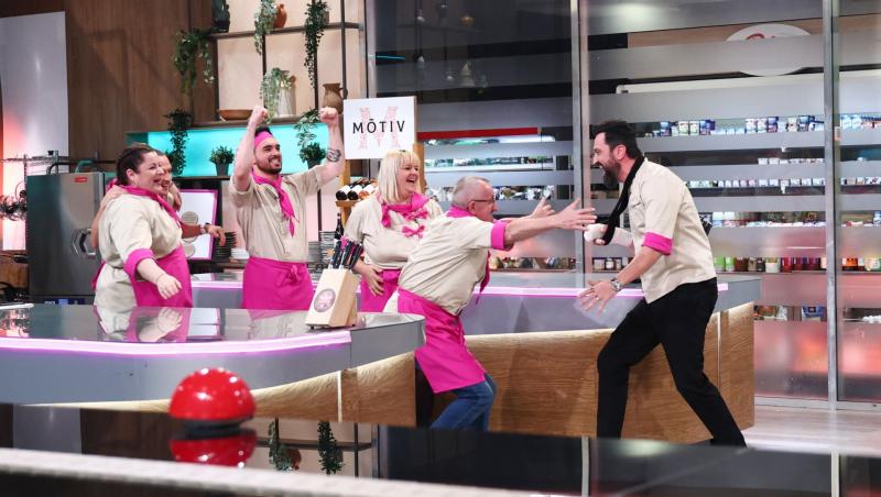 Echipa lui Chef Orlando, învingătoare în battle-ul de ieri. Provocarea acestei seri: meniu regal, gătit sub presiunea amuletelor