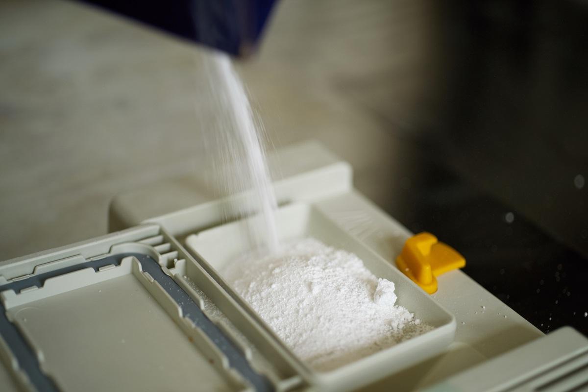 Compartimentul ascuns din mașina de spălat vase. Așa scapi de cele mai multe urme de grăsime