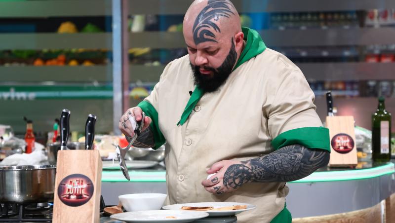 Chefi la cuțite, 20 mai 2025. Doi concurenți au fost eliminați. Unul dintre Chefi a ales amuleta salvatoare. Pe cine a ales