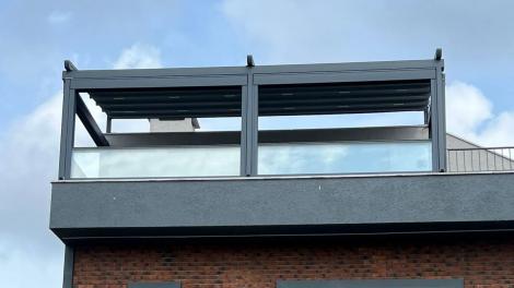 (P) De ce să alegi sticla glisantă pentru închiderea terasei tale? Avantaje și recomandări