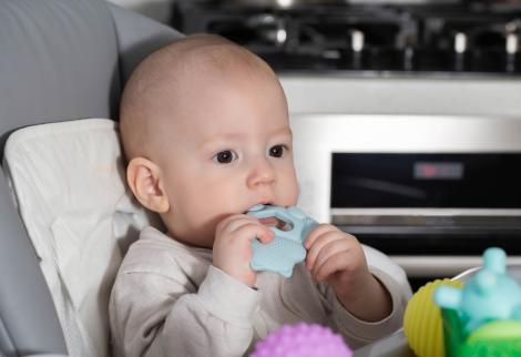 Cele mai bune remedii pentru durerile de gingii la bebeluși