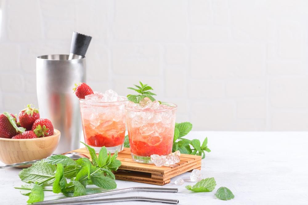 Cocktailuri cu căpșuni. 6 rețete simple care vor da savoare verii