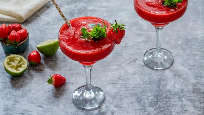 Cocktailuri cu căpșuni. 6 rețete simple care vor da savoare verii