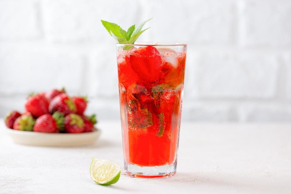 pahar cu Mojito cu căpșuni