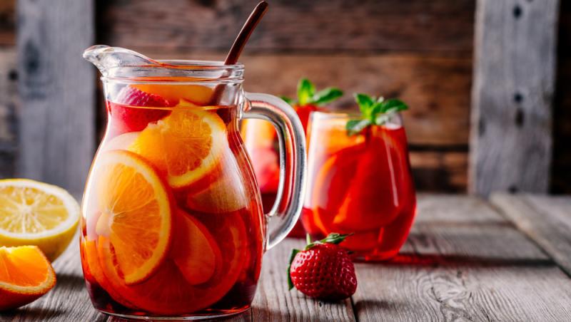 Căpșunile completează perfect taninurile vinului