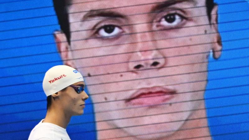 David Popovici, din campion mondial în bucătar! A îmbrăcat sorțul și boneta și a gătit pentru copiii din medii defavorizate