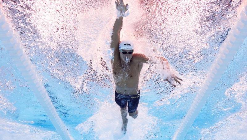 David Popovici, din campion mondial în bucătar! A îmbrăcat sorțul și boneta și a gătit pentru copiii din medii defavorizate