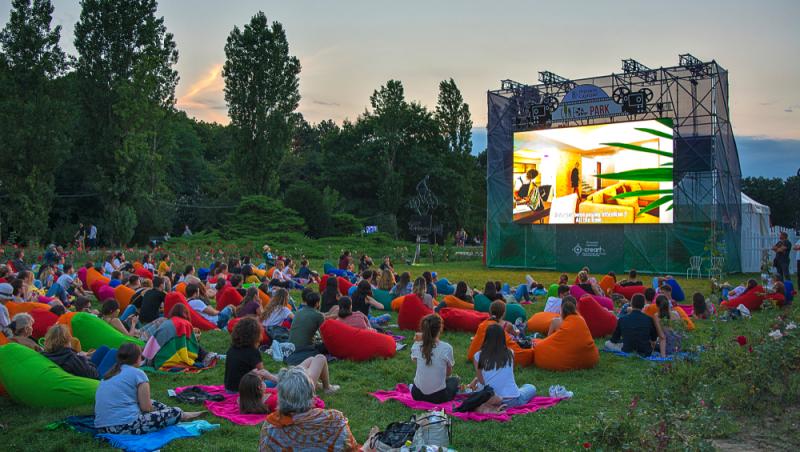persoane la un cinema în aer liber bucurești 2018