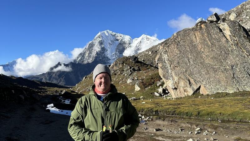 El e bărbatul care a fost decapitat într-un accident,dar încă trăiește. A fost supranumit „bărbatul cu cele mai multe oase rupte”