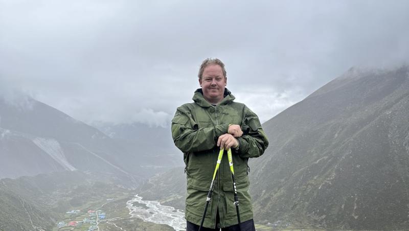 El e bărbatul care a fost decapitat într-un accident,dar încă trăiește. A fost supranumit „bărbatul cu cele mai multe oase rupte”