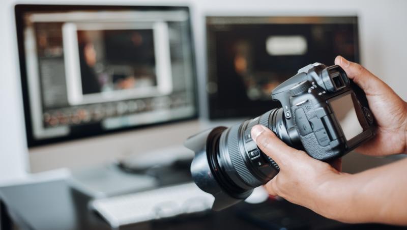 Nori iridescenți deasupra munților Piatra Craiului. Imagini ireale surprinse de un fotograf român | FOTO