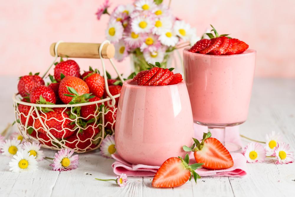 mousse de căpșuni în două pahare