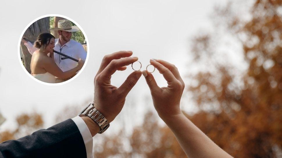 colaj miri care își țin verighetele în aer și cuplu căsătorit din texas care taie o pizza uriașă