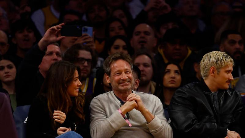 David Duchovny, starul din Dosarele X, s-a căsătorit în secret cu iubita mai tânără cu 33 de ani decât el. Cum arată soția sa