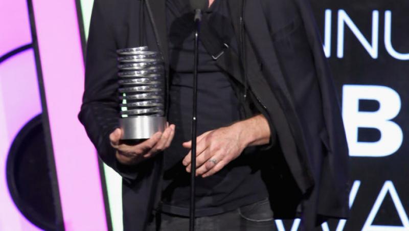 David Duchovny, starul din Dosarele X, s-a căsătorit în secret cu iubita mai tânără cu 33 de ani decât el. Cum arată soția sa