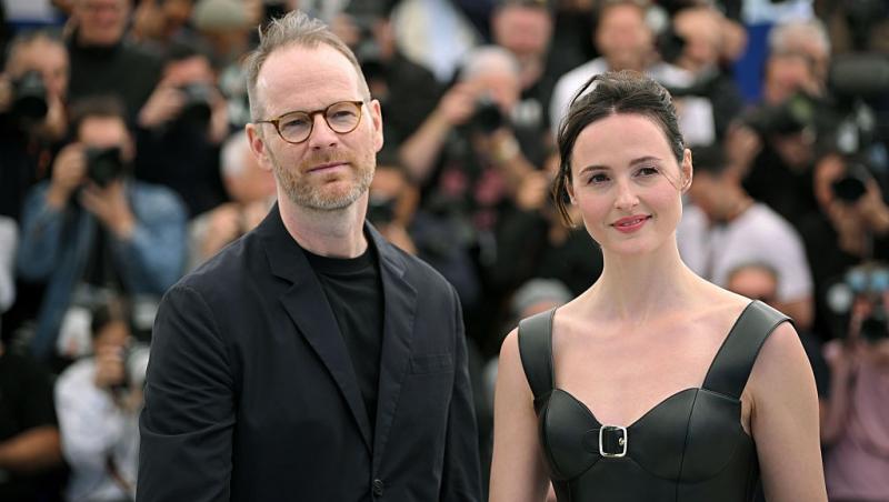 Renate Reinsve, alături de una dintre colegele sale din distribuția filmului „Sentimental Value”