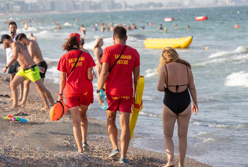 salvamari pe plaja