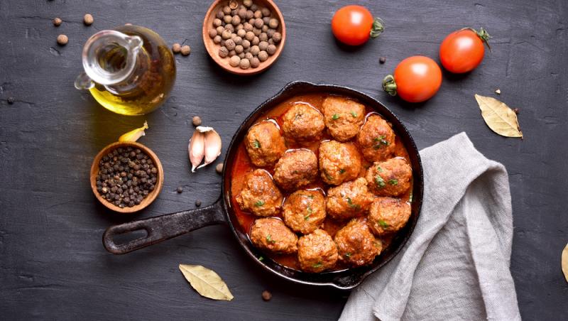 5 rețete ușoare cu carne de porc tocată. De la preparate tradiționale, la variante moderne