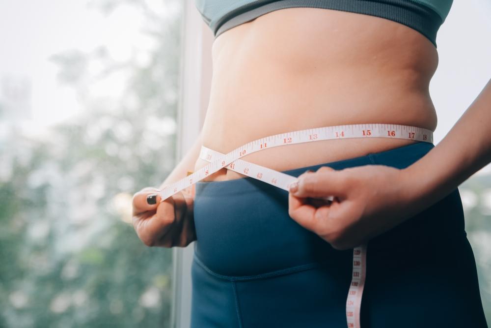 persoana care se masoara si se cantareste