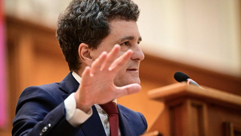 Cât costă să te tunzi la frizerul președintelui Nicușor Dan. Ce servicii include o ședință de o oră și jumătate