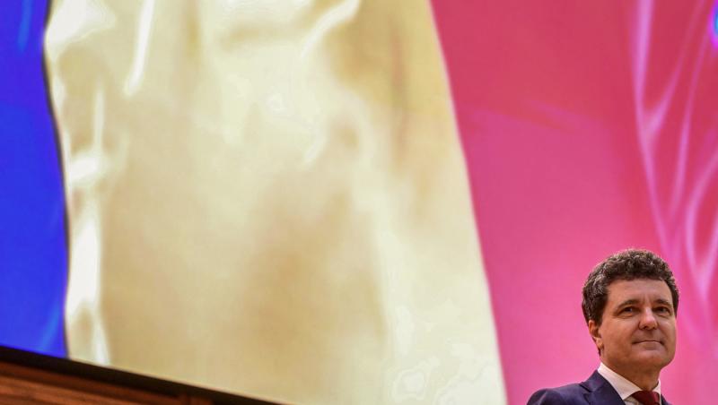 Cât costă să te tunzi la frizerul președintelui Nicușor Dan. Ce servicii include o ședință de o oră și jumătate