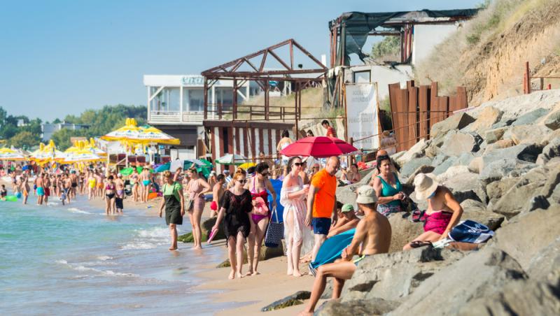 Prețurile din Costinești comparabile cu cele din Monaco. Cât a ajuns să coste parcarea în stațiunea tineretului