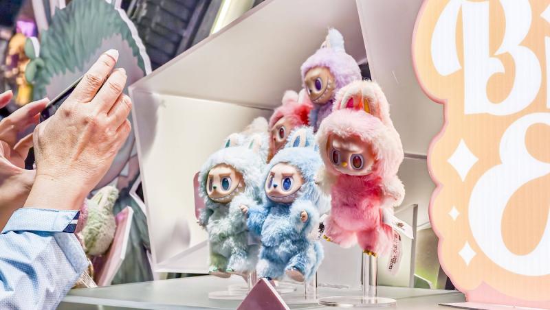 Isteria Labubu, jucăria care i-a fermecat pe adulți i-a adus CEO-ului un câștig colosal peste noapte. Despre ce sumă este vorba