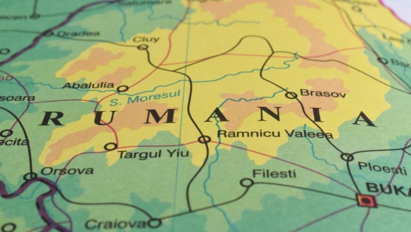 Cum arată harta României, „desenată” de un fulger. Fenomenul spectaculos apărut pe cer în timpul furtunilor recente