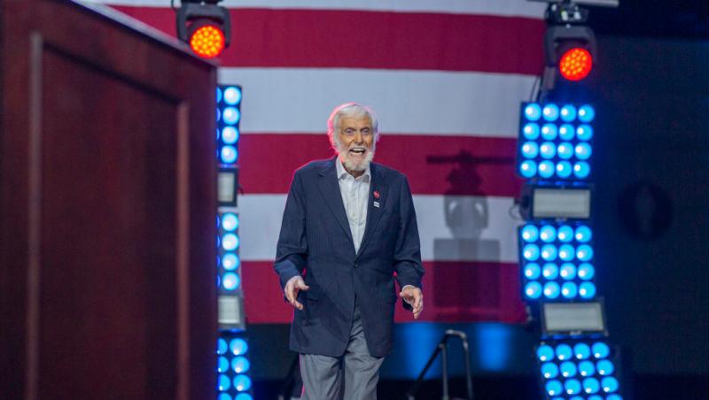 Dick Van Dyke dezvăluie care este ”blestemul” de a trăi 100 de ani. Ce recunoaște marele actor