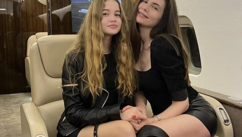 Irina Columbeanu alături de Monica Gabor, ambele îmbrăcate în ținute negre