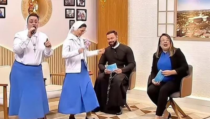 Cele două călugărițe cântând și dansând la postul de televiziune catolic