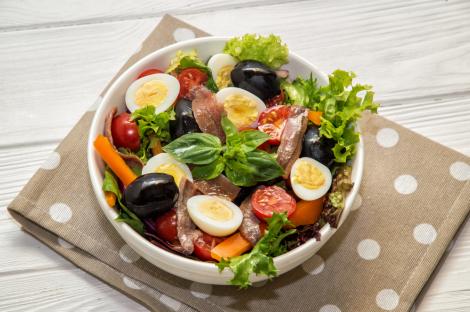 Salata niçoise, rețete salatei franțuzești cu care îți vei impresiona oaspeții
